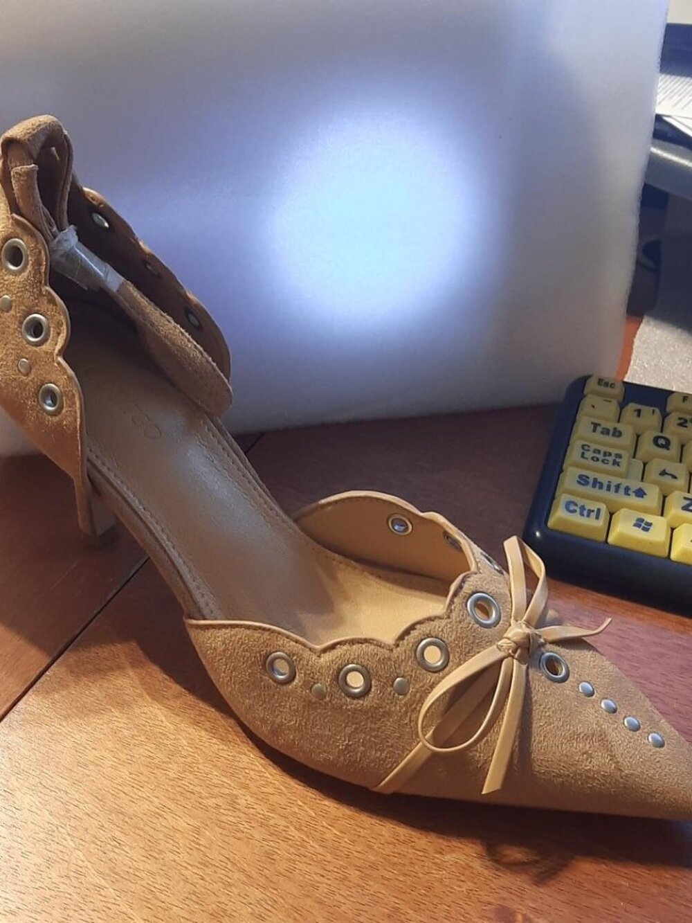 Coutgo WMN Stiletto Pumps Pointed Toe Delicated Bow Tie Ankle Strap Beige Sz 9.5